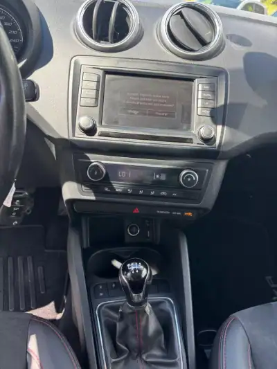 SEAT Ibiza 2016 - 15490 EUR, 104780 km - AUTO.MOTO.pt - 104780km - foto 10 de 12
