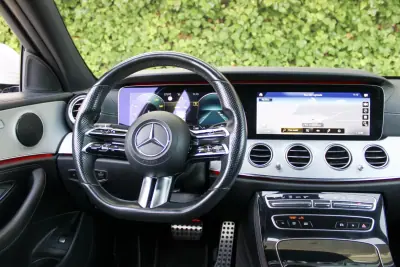 Mercedes-Benz E 300 2020 - 35900 EUR, 135000 km - AUTO.MOTO.pt - 135000km - foto 14 de 17