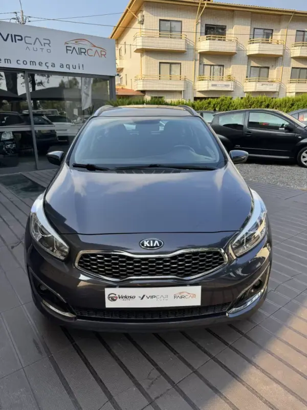 Kia Ceed 2018 - 12900 EUR, 118000 km - AUTO.MOTO.pt - 118000km - foto 2 de 10