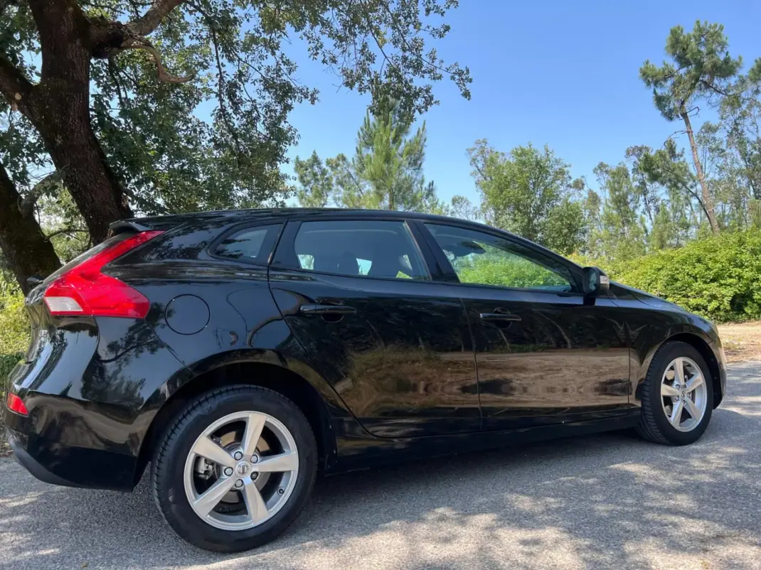 Volvo V40 2017 - 15900 EUR, 120000 km - AUTO.MOTO.pt - 120000km - foto 29 de 39