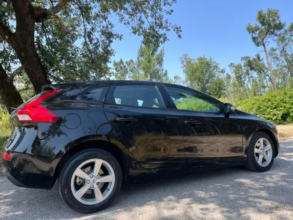 Volvo V40 2017 - 15900 EUR, 120000 km - AUTO.MOTO.pt - 120000km - foto 29 de 39