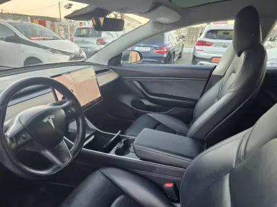Tesla Model 3 2019 - 23500 EUR, 119000 km - AUTO.MOTO.pt - 119000km - foto 8 de 13