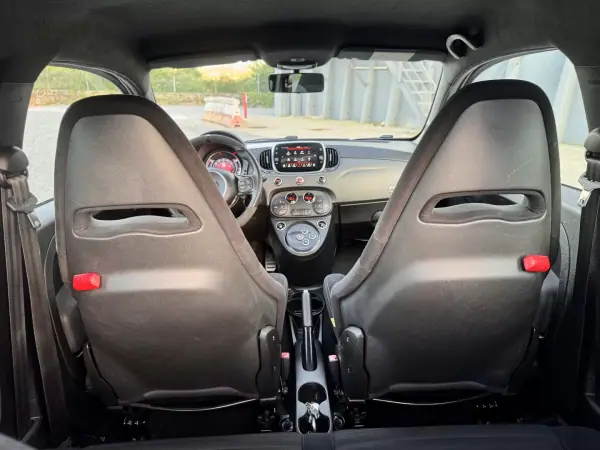 Abarth 595 2018 - 22500 EUR, 86000 km - AUTO.MOTO.pt - 86000km - foto 27 de 31