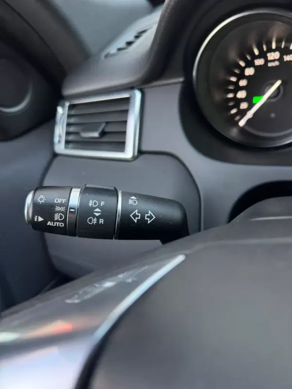 Land Rover Discovery Sport 2018 - 23900 EUR, 100950 km - AUTO.MOTO.pt - 100950km - foto 10 de 19