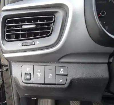 Kia Stonic 2021 - 13500 EUR, 59472 km - AUTO.MOTO.pt - 59472km - foto 4 de 25