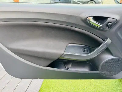 SEAT Ibiza 2013 - 12000 EUR, 120000 km - AUTO.MOTO.pt - 120000km - foto 16 de 17