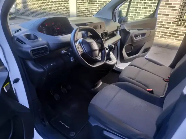 Peugeot Partner 2022 — foto 2 de 24