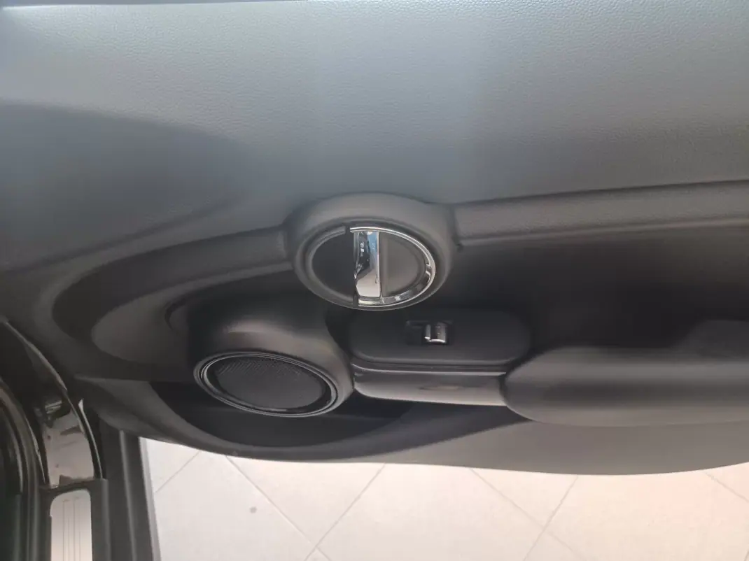MINI 5 Portas 2019 - 13490 EUR, 199185 km - 199185km - foto 24 de 34