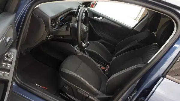 Ford Focus SW 2022 - 15850 EUR, 103000 km - AUTO.MOTO.pt - 103000km - foto 16 de 35