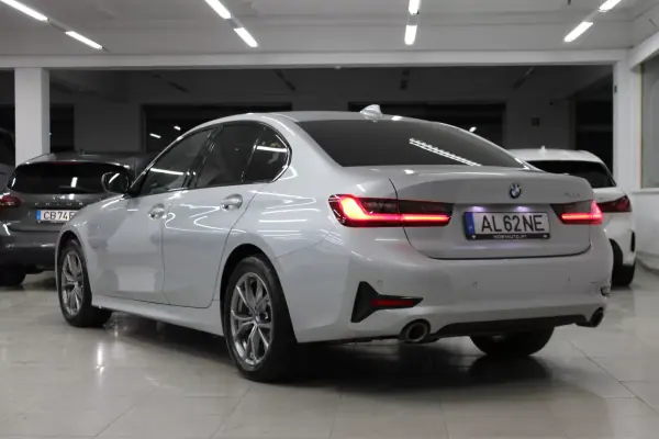 BMW 320 2021 - 26900 EUR, 108256 km - AUTO.MOTO.pt - 108256km - foto 2 de 24