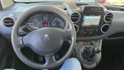 Peugeot Partner 2018 - 11490 EUR, 159000 km - AUTO.MOTO.pt - 159000km - foto 10 de 18