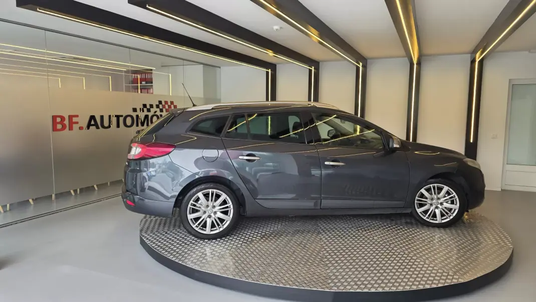 Renault Mégane Sport Tourer 2010 - 6900 EUR, 266834 km - AUTO.MOTO.pt - 266834km - foto 7 de 45