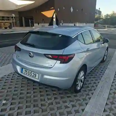 Opel Astra 2017 - 10500 EUR, 200000 km - AUTO.MOTO.pt - 200000km - foto 6 de 15