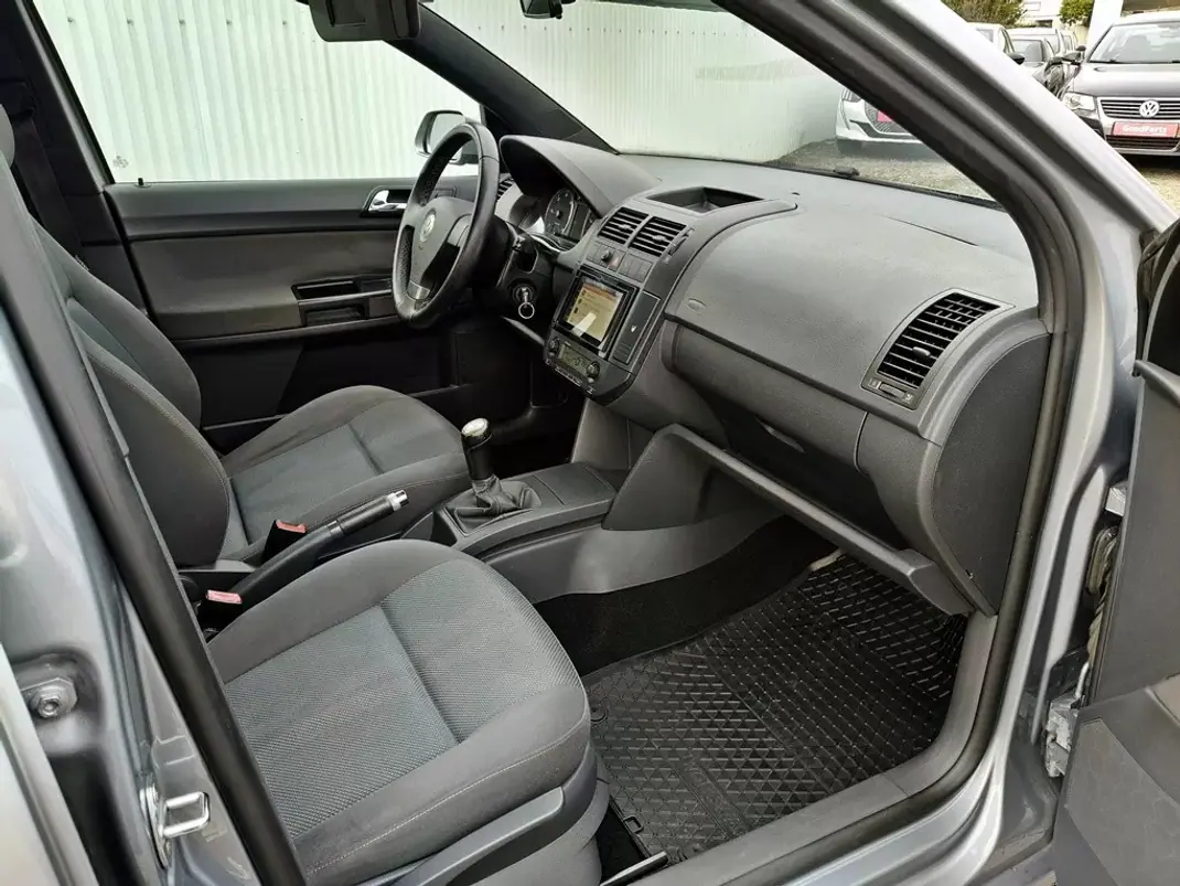 Volkswagen Polo 2009 - 6600 EUR, 174602 km - AUTO.MOTO.pt - 174602km - foto 2 de 24