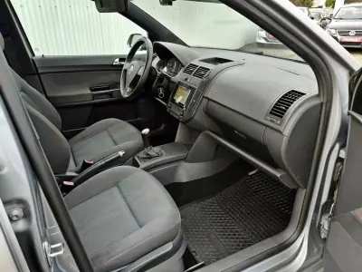 Volkswagen Polo 2009 - 6600 EUR, 174602 km - AUTO.MOTO.pt - 174602km - foto 2 de 24