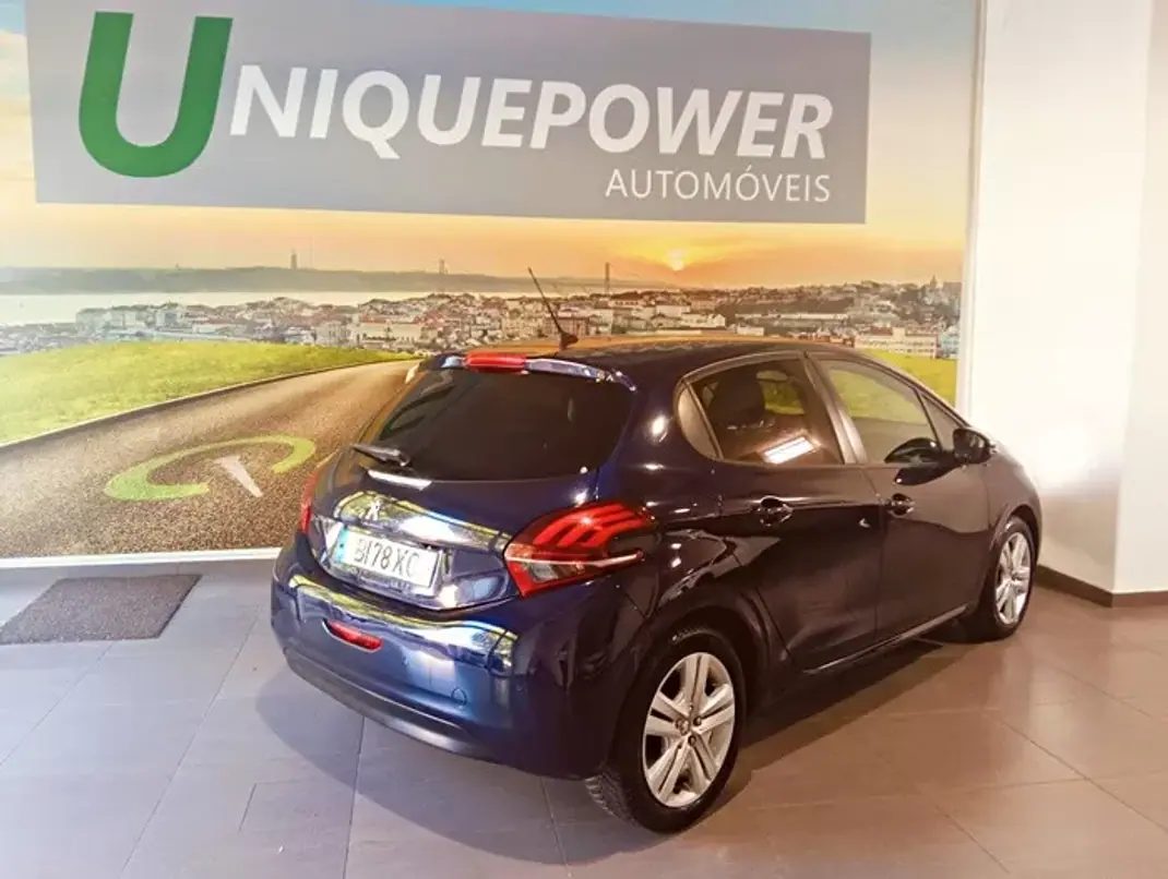 Peugeot 208 2019 - 8299 EUR, 136000 km - AUTO.MOTO.pt - 136000km - foto 5 de 48