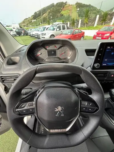 Peugeot PARTNER GIRAFON 2020 - 17990 EUR, 116800 km - AUTO.MOTO.pt - 116800km - foto 12 de 12