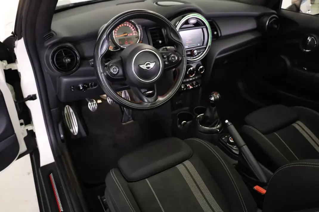 MINI One 2018 - 18950 EUR, 84859 km - AUTO.MOTO.pt - 84859km - foto 24 de 43