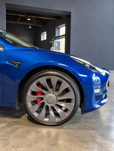 Tesla Model 3 2023 — foto 4 de 23