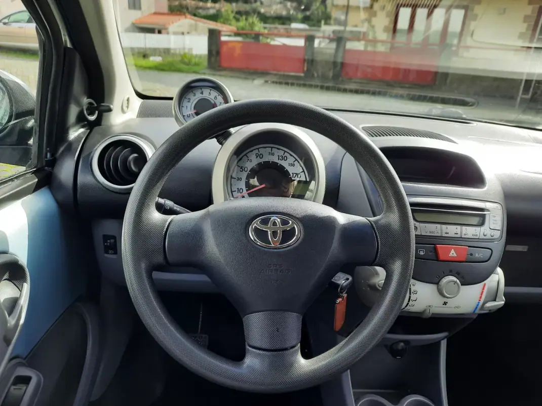Toyota Aygo 2006 - 5950 EUR, 151957 km - AUTO.MOTO.pt - 151957km - foto 8 de 11