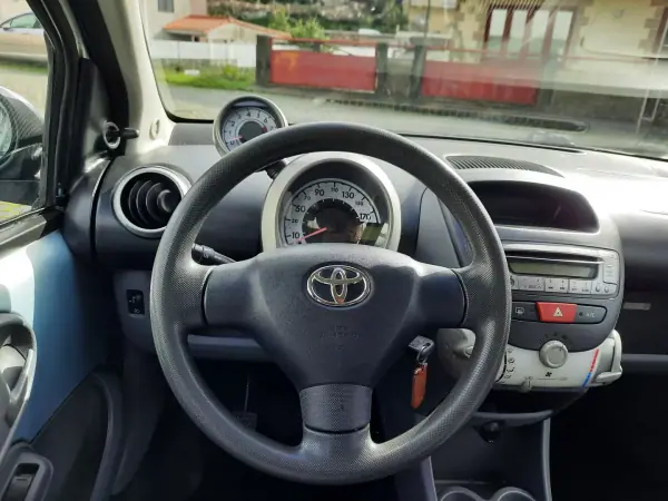 Toyota Aygo 2006 - 5950 EUR, 151957 km - AUTO.MOTO.pt - 151957km - foto 8 de 11