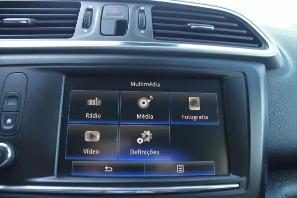 Renault Kadjar 2016 - 14500 EUR, 192000 km - AUTO.MOTO.pt - 192000km - foto 17 de 20