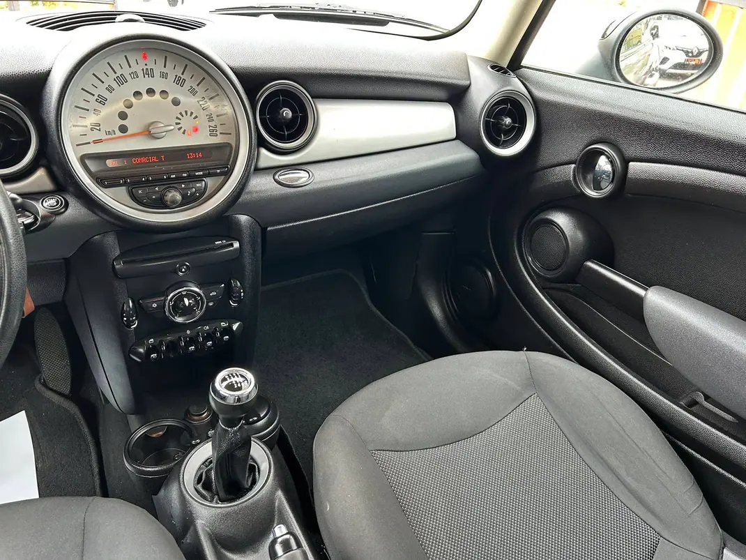 MINI One 2011 - 8700 EUR, 220000 km - AUTO.MOTO.pt - 220000km - foto 16 de 31