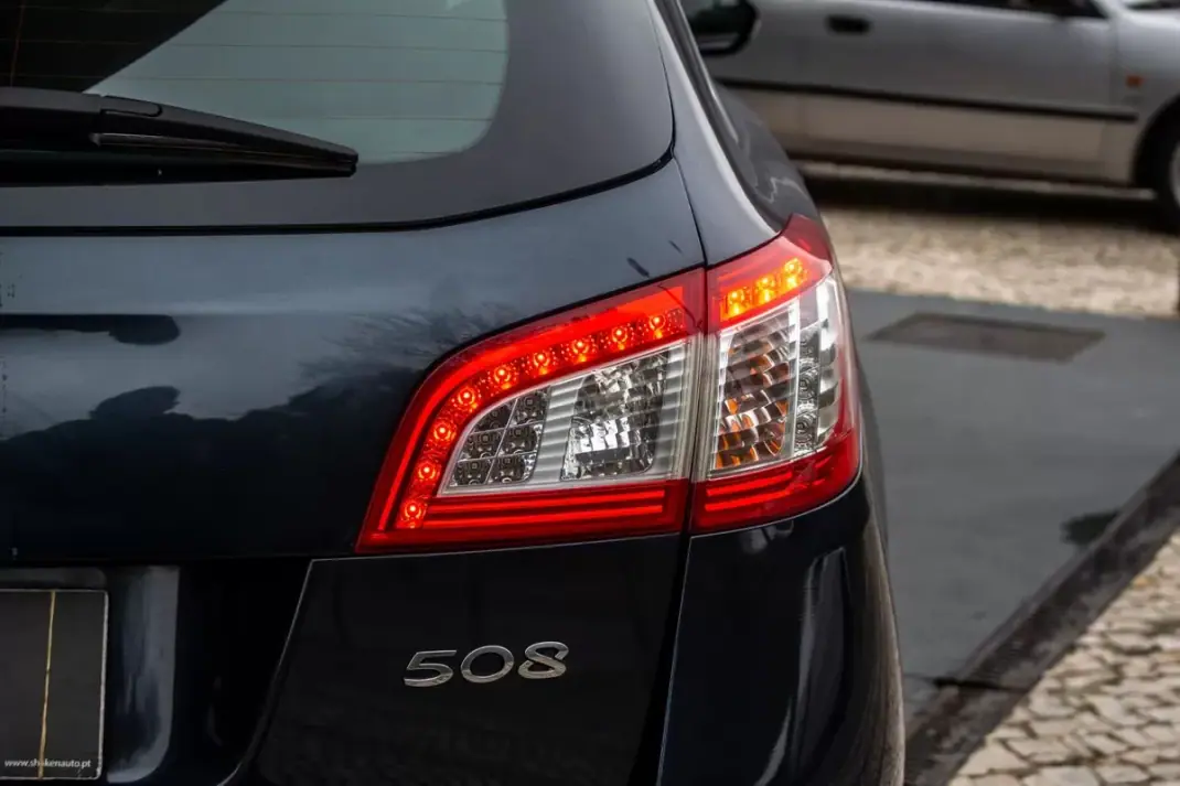 Peugeot 508 SW 2018 - 9900 EUR, 156362 km - AUTO.MOTO.pt - 156362km - foto 11 de 37