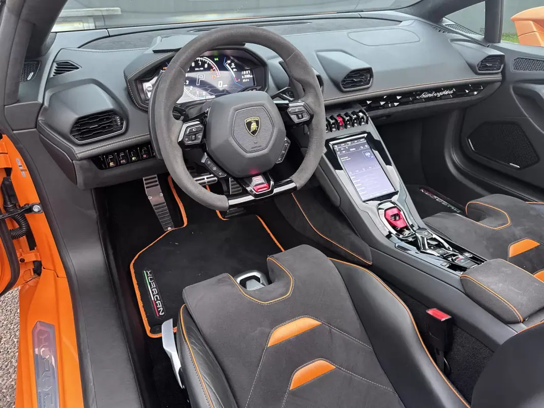 Lamborghini Huracán Spyder 2022 - 398000 EUR, 40000 km - AUTO.MOTO.pt - 40000km - foto 33 de 55
