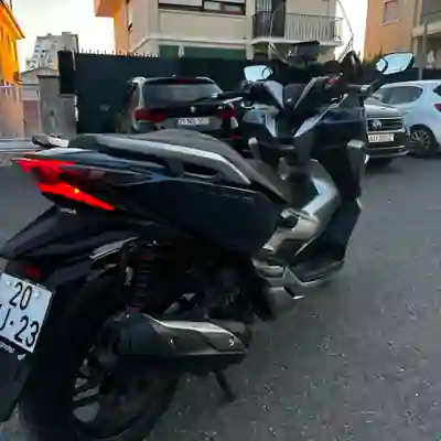 Honda Forza ABS 2019 - 3500 EUR, 80000 km - AUTO.MOTO.pt - 80000km - foto 4 de 7