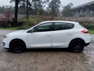 Renault Mégane 2013 - 3750 EUR, 320000 km - AUTO.MOTO.pt - 320000km - foto 4 de 27