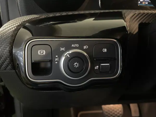 Mercedes-Benz CLA 250 2022 - 26900 EUR, 87000 km - AUTO.MOTO.pt - 87000km - foto 39 de 42