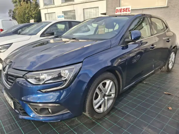 Renault Mégane 2019 - 16990 EUR, 179121 km - AUTO.MOTO.pt - 179121km - foto 8 de 22
