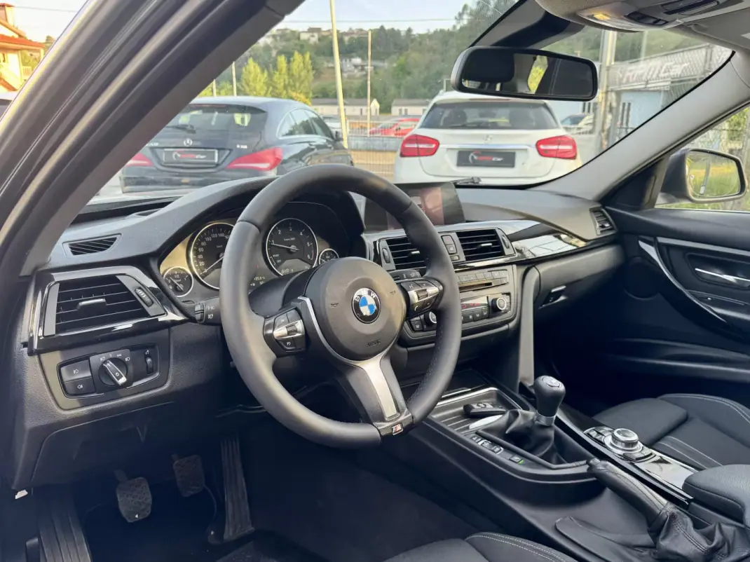 BMW 318 2014 - 10999 EUR, 270000 km - AUTO.MOTO.pt - 270000km - foto 9 de 24