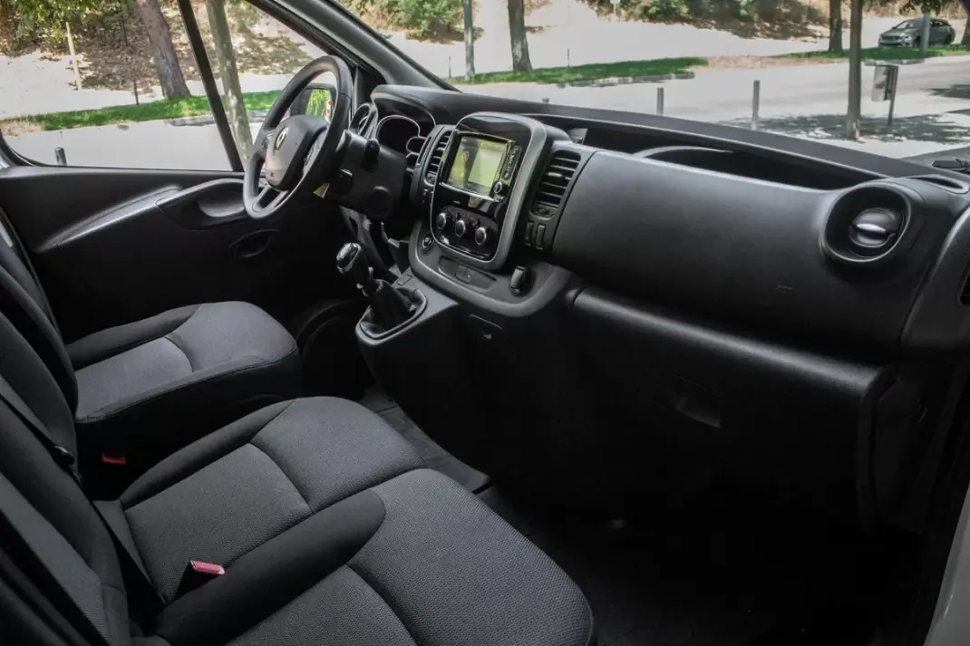 Renault Trafic 2020 - 28990 EUR, 126359 km - AUTO.MOTO.pt - 126359km - foto 25 de 41