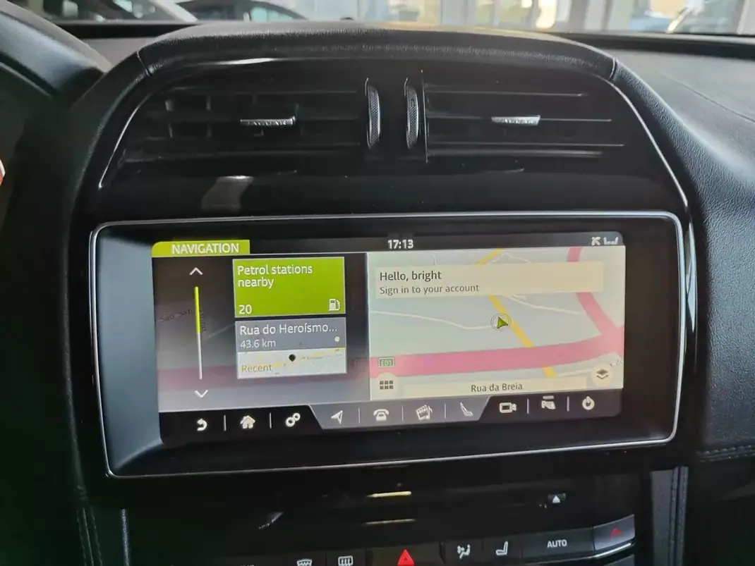 Jaguar F-Pace 2017 - 22500 EUR, 147000 km - AUTO.MOTO.pt - 147000km - foto 31 de 40