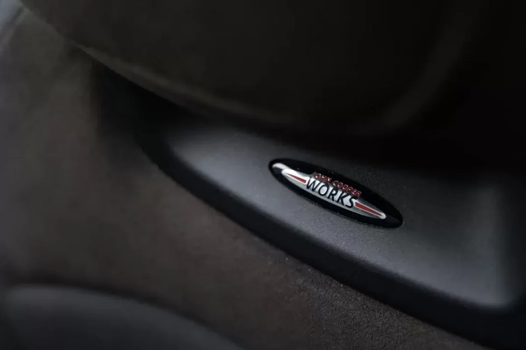 MINI Cooper 2021 - 25999 EUR, 94000 km - AUTO.MOTO.pt - 94000km - foto 25 de 38