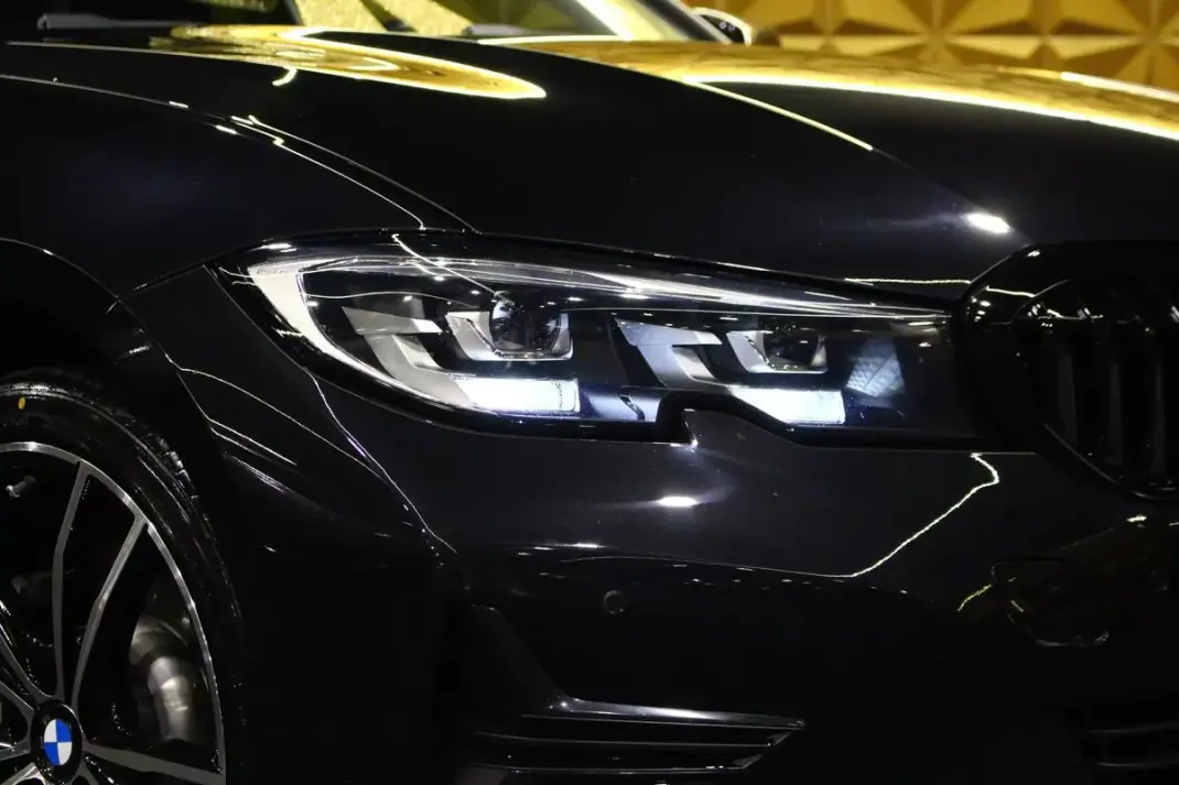 BMW 320 2021 - 26800 EUR, 137000 km - AUTO.MOTO.pt - 137000km - foto 7 de 28