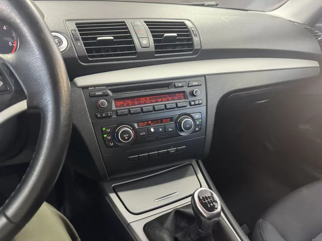 BMW 118 2010 - 9500 EUR, 241971 km - AUTO.MOTO.pt - 241971km - foto 25 de 28