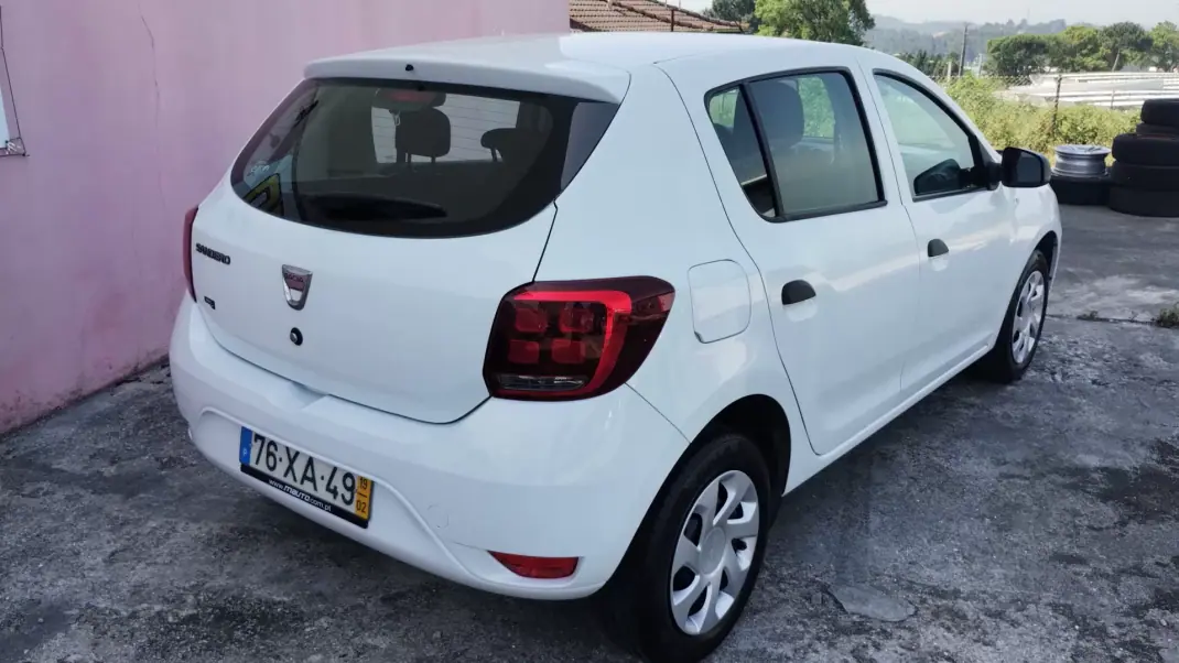 Dacia Sandero 2019 - 8950 EUR, 124000 km - AUTO.MOTO.pt - 124000km - foto 6 de 34