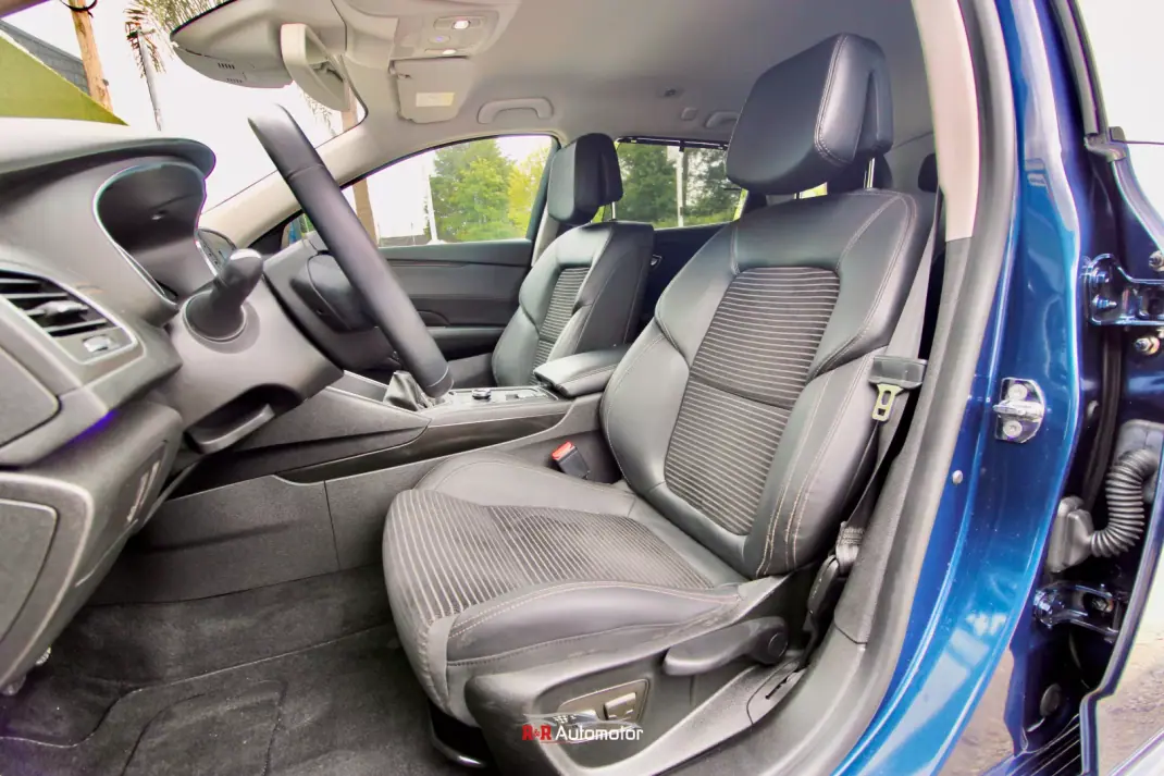 Renault Talisman Sport Tourer 2016 - 14750 EUR, 104000 km - AUTO.MOTO.pt - 104000km - foto 17 de 46