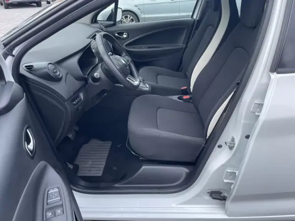 Renault Zoe 2020 - 14800 EUR, 56840 km - AUTO.MOTO.pt - 56840km - foto 16 de 42