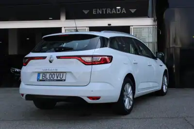 Renault Mégane Sport Tourer 2019 - 16900 EUR, 95084 km - AUTO.MOTO.pt - 95084km - foto 4 de 19