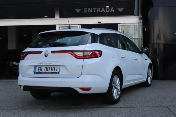 Renault Mégane Sport Tourer 2019 - 16900 EUR, 95084 km - AUTO.MOTO.pt - 95084km - foto 4 de 19