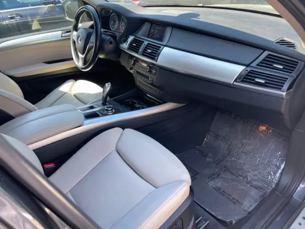 BMW X5 2011 - 18000 EUR, 256000 km - AUTO.MOTO.pt - 256000km - foto 12 de 14