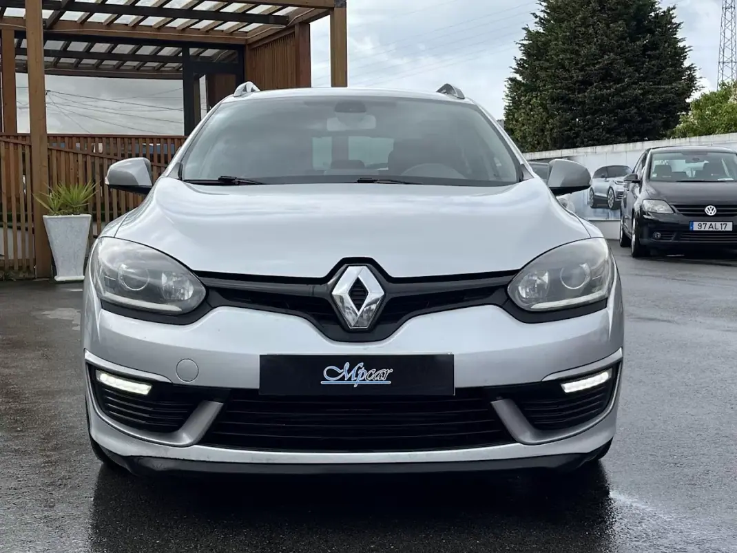 Renault Mégane Sport Tourer 2014 - 7750 EUR, 250000 km - AUTO.MOTO.pt - 250000km - foto 2 de 47