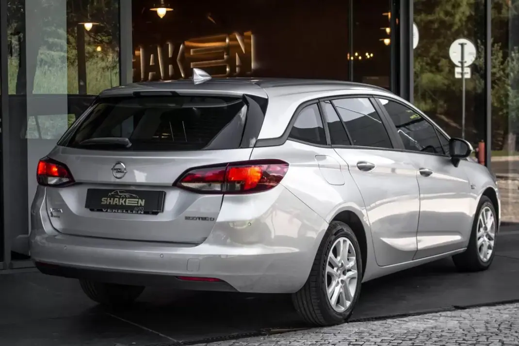 Opel Astra Sports Tourer 2018 - 9900 EUR, 225626 km - AUTO.MOTO.pt - 225626km - foto 4 de 34