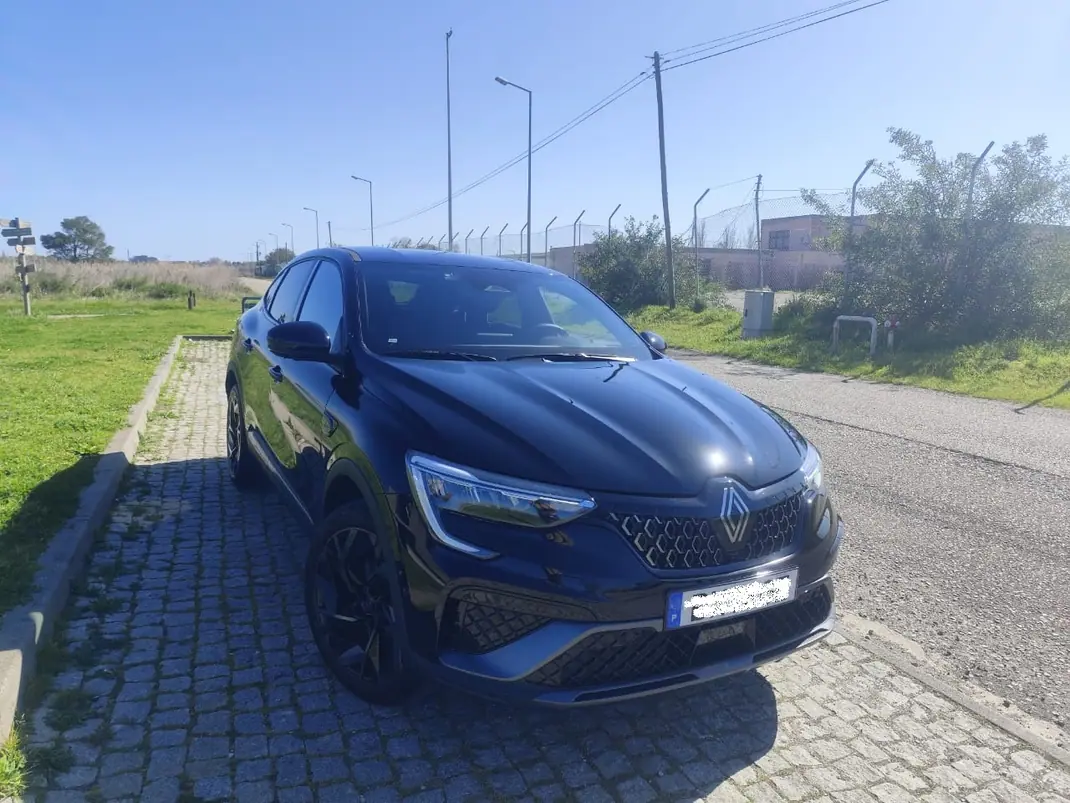 Renault Arkana 2025 - 29990 EUR, 4500 km - AUTO.MOTO.pt - 4500km - foto 4 de 17