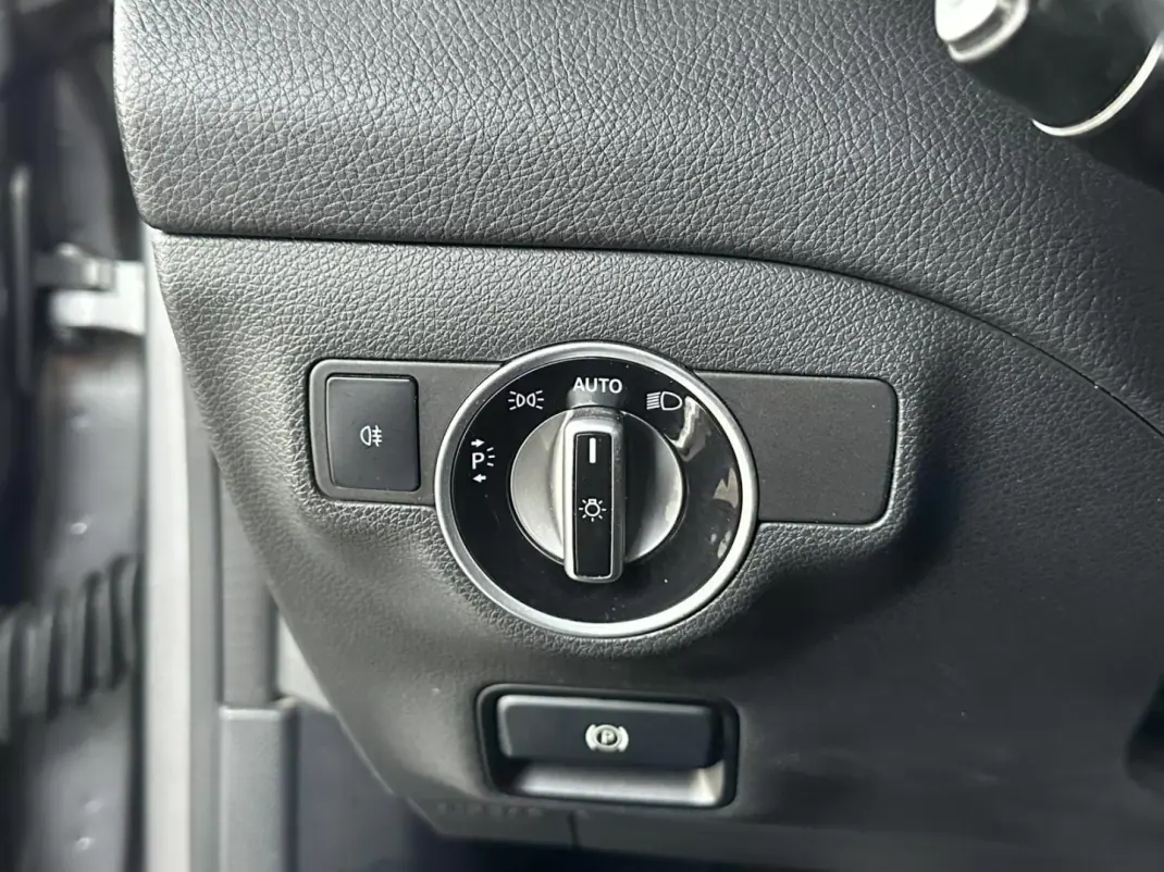 Mercedes-Benz CLA 200 2016 - 21900 EUR, 163435 km - AUTO.MOTO.pt - 163435km - foto 17 de 32