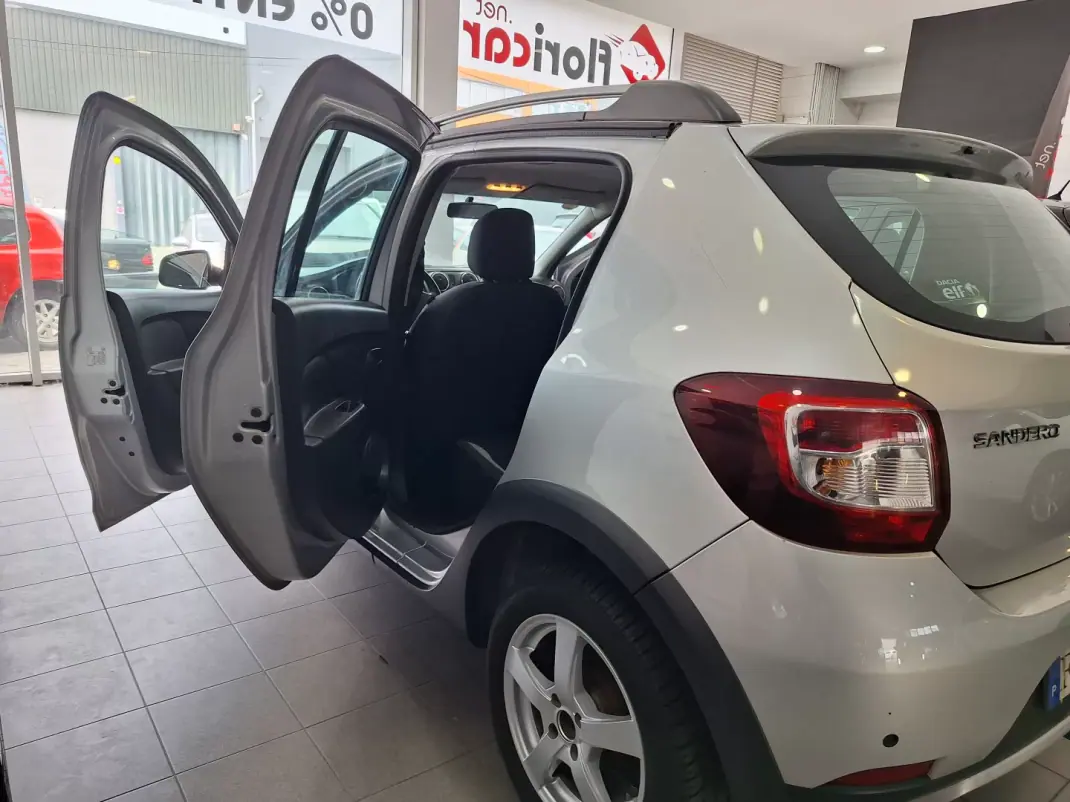 Dacia Sandero 2014 - 8490 EUR, 57546 km - AUTO.MOTO.pt - 57546km - foto 5 de 15
